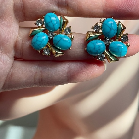 Elegant Turquoise and Gold Cluster Earrings - Picture 3 of 4